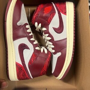 Air Jordan Retro 1 men size 7 fits ladies 8.5